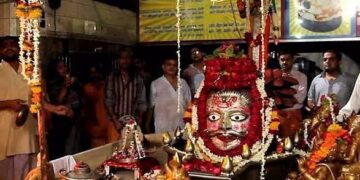 Agra News: मन:कामेश्वर मंदिर में 100 किलो चांदी के भव्य द्वार का उद्घाटन, सुरक्षा व्यवस्था सख्त