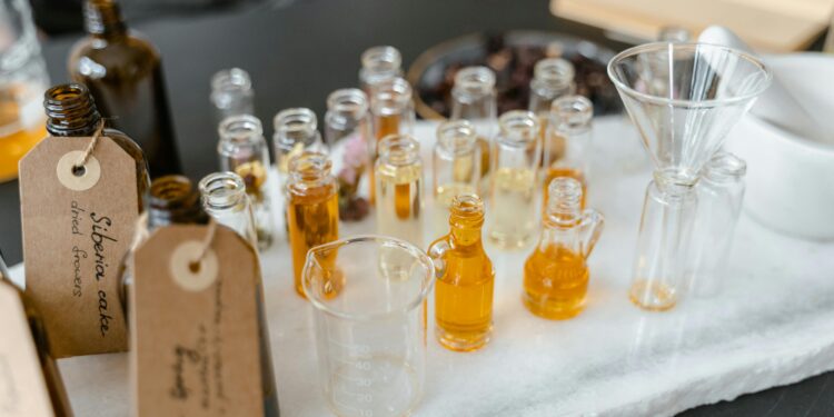 उत्तर प्रदेश में बड़ा खाद्य सुरक्षा एक्शन! बिना लाइसेंस गोदाम में बन रहा था नकली रिफाइंड तेल