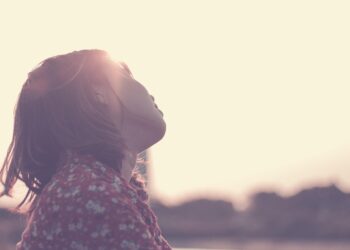 आगरा: स्कूल से लौट रही छात्रा पर फेंका गया संदिग्ध तरल, पुलिस जांच में जुटी